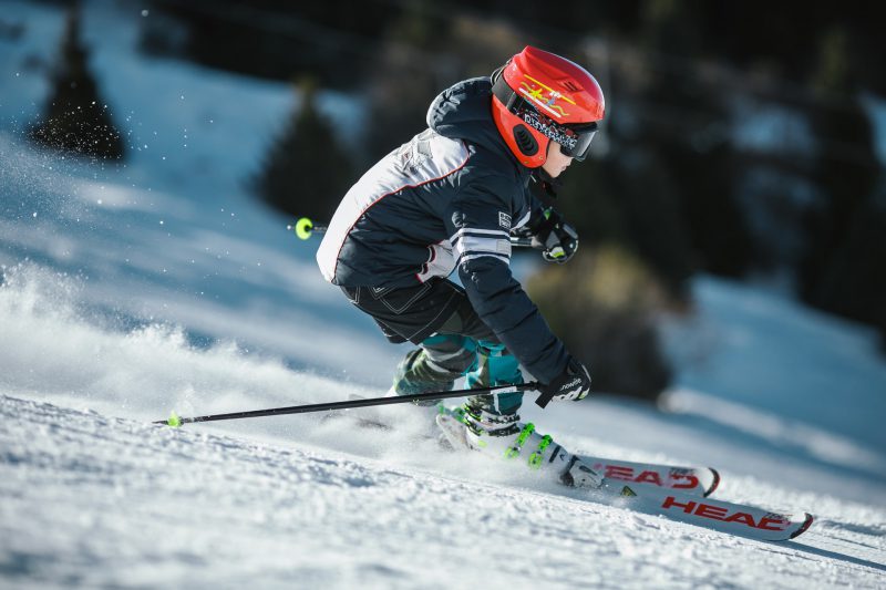 Kurtka narciarska na co dzień – czy to dobry pomysł? Jaką wybrać?